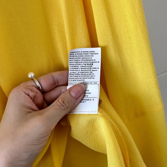 Lemon & Light Yellow Long Sleeve Shirt from United Colors of Benetton! 🌼 - Picture 9 of 9